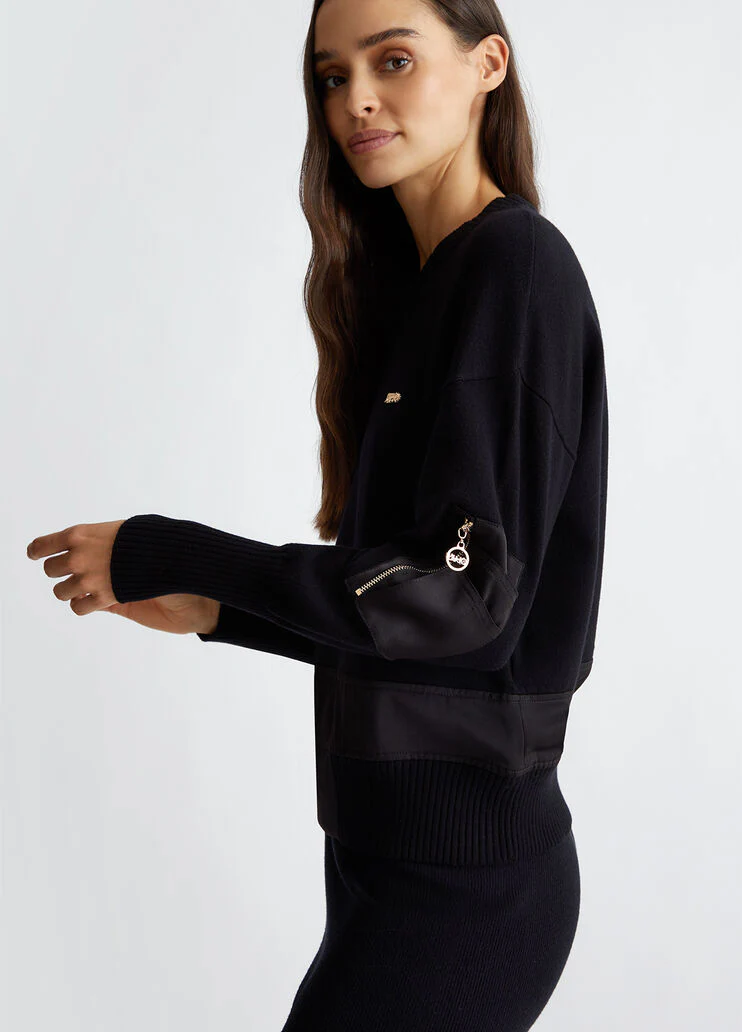 Crew-neck sweater with pocket