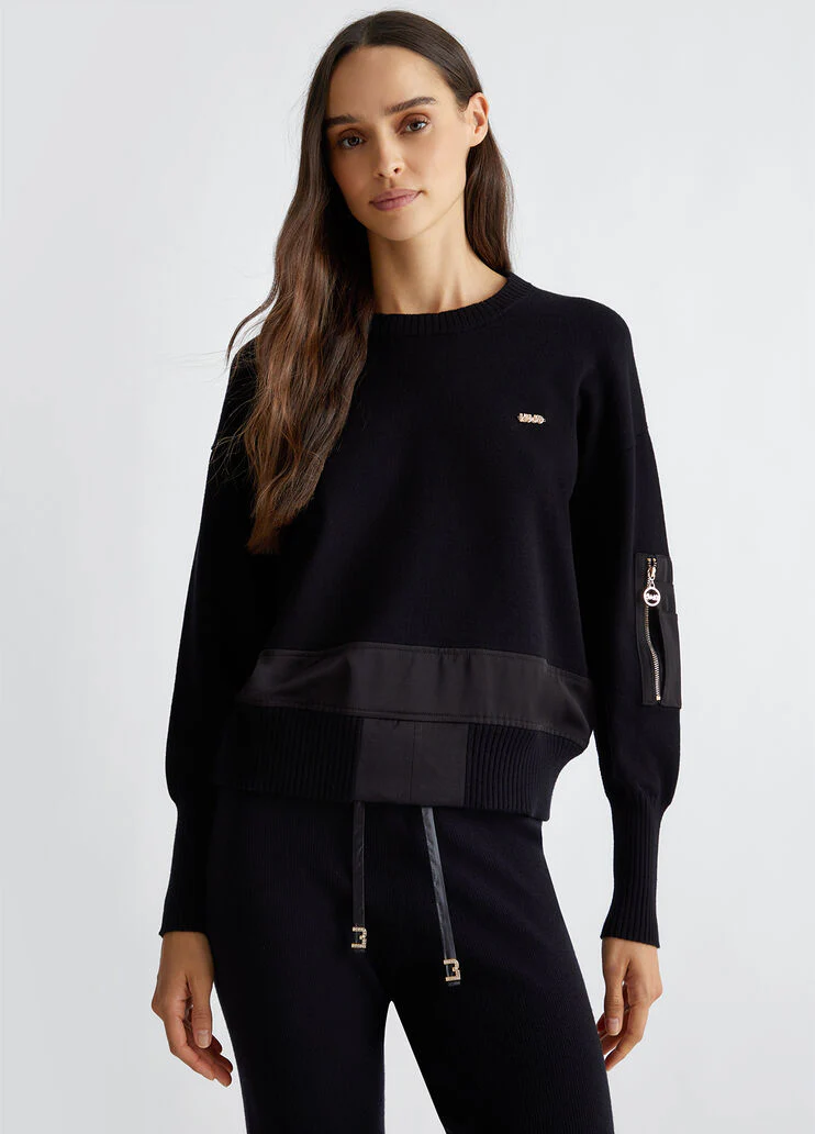 Crew-neck sweater with pocket