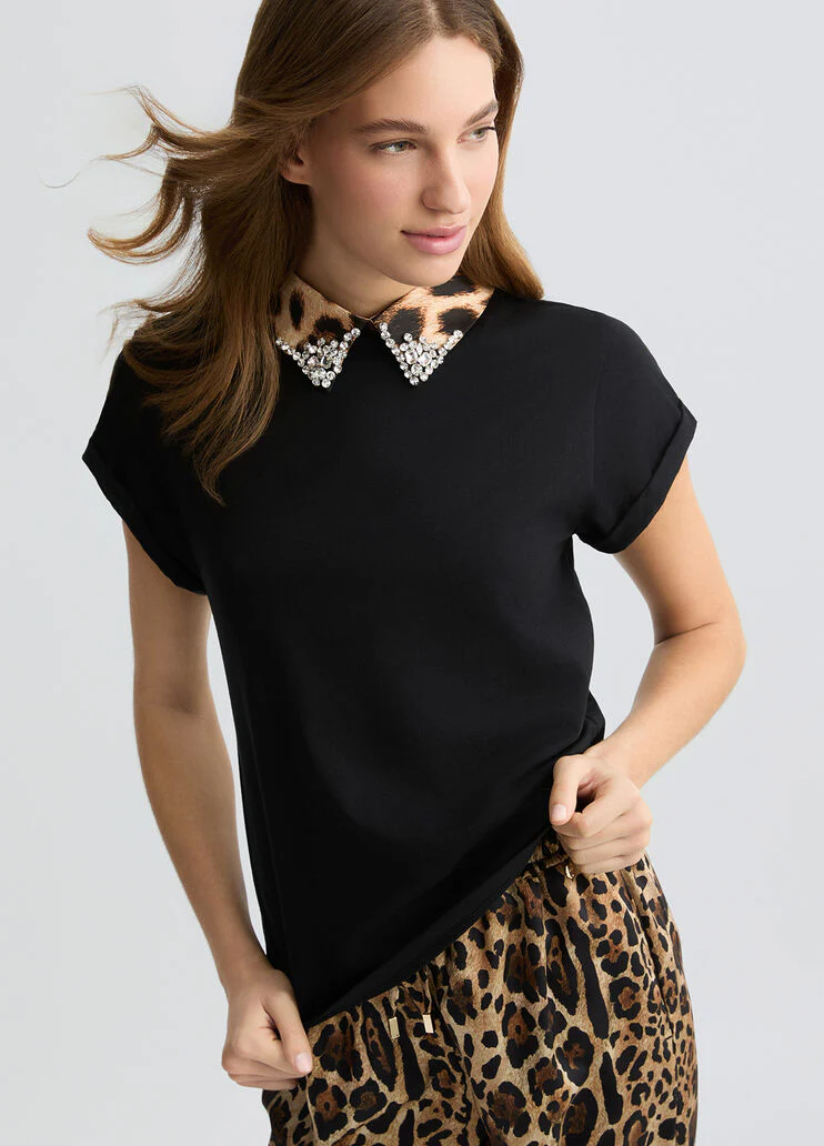 Black T-shirt with bejewelled embellishment