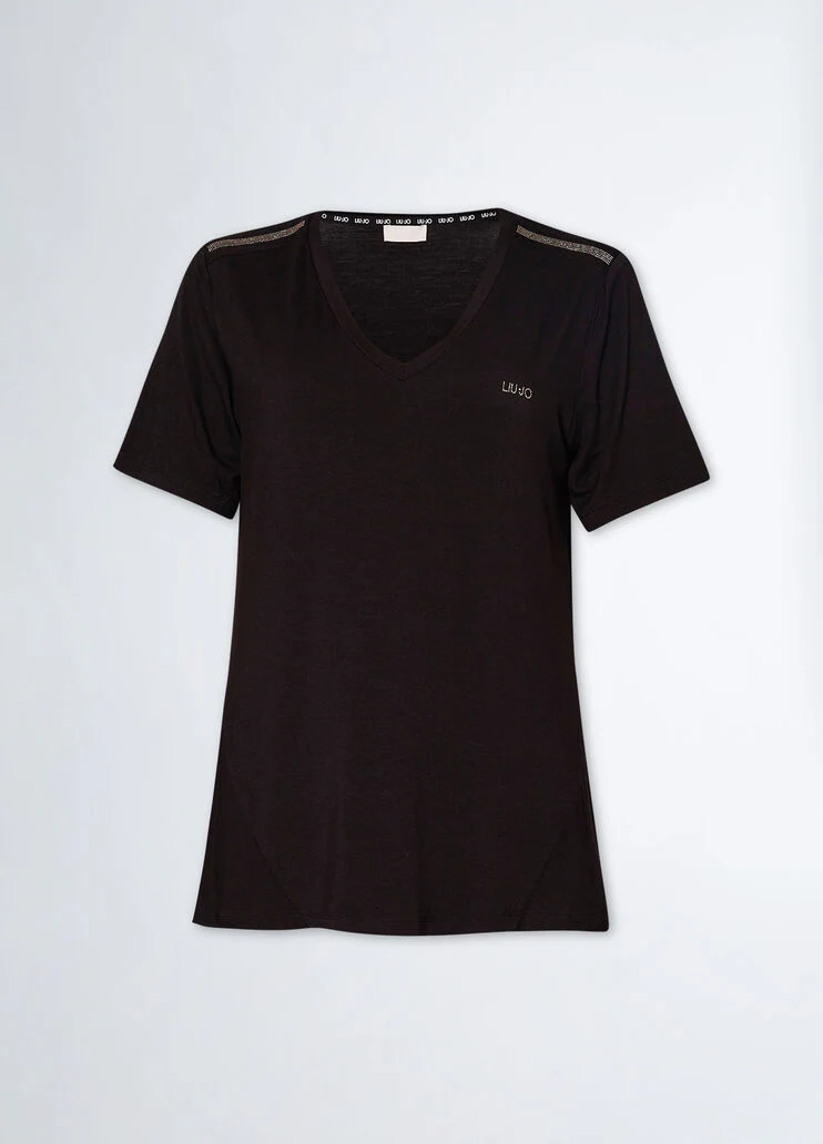 V-neck T-shirt