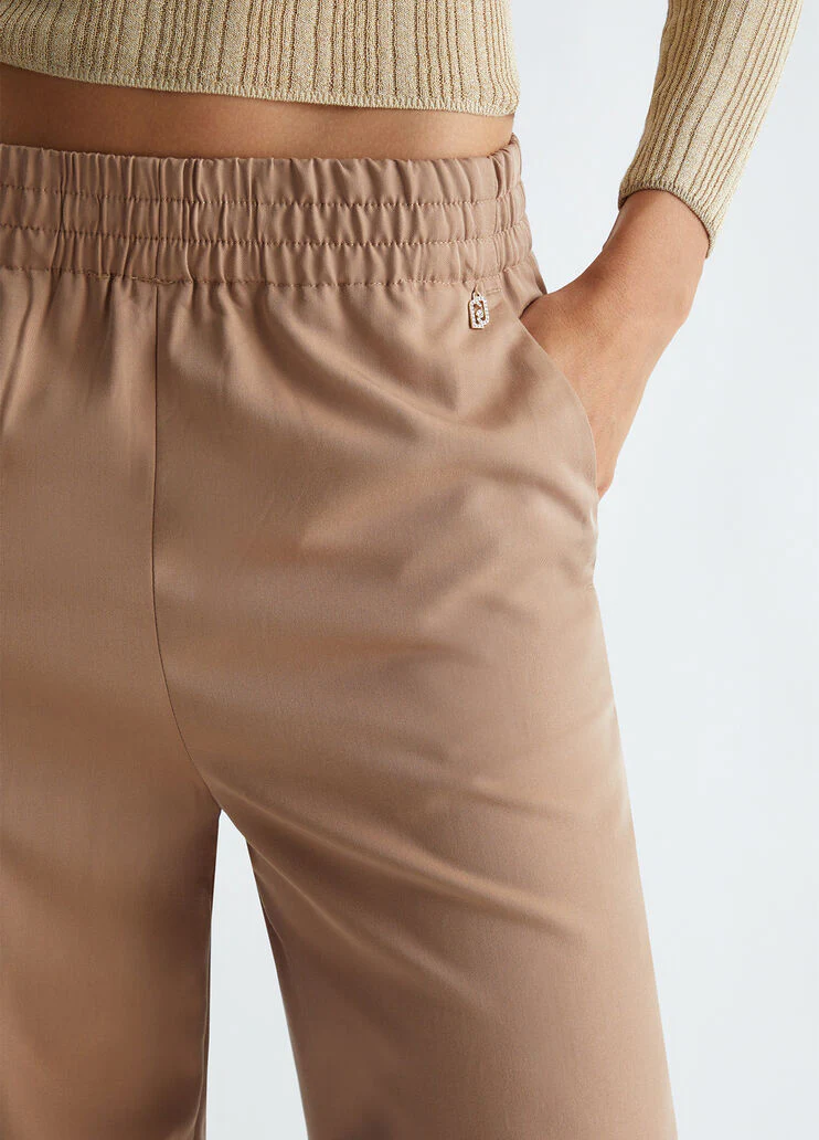 Jogging trousers in flowing fabric