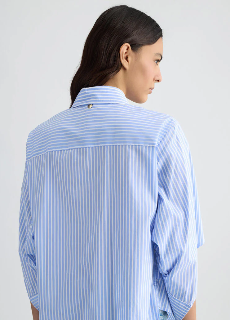 Shirt with wide sleeves