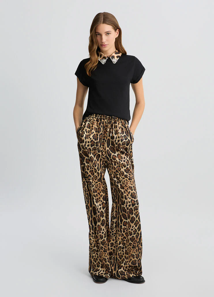 Black T-shirt with bejewelled embellishment