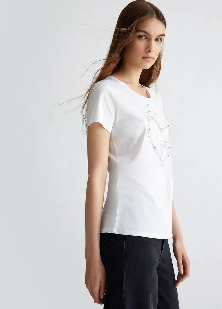 T-shirt with heart and gemstones