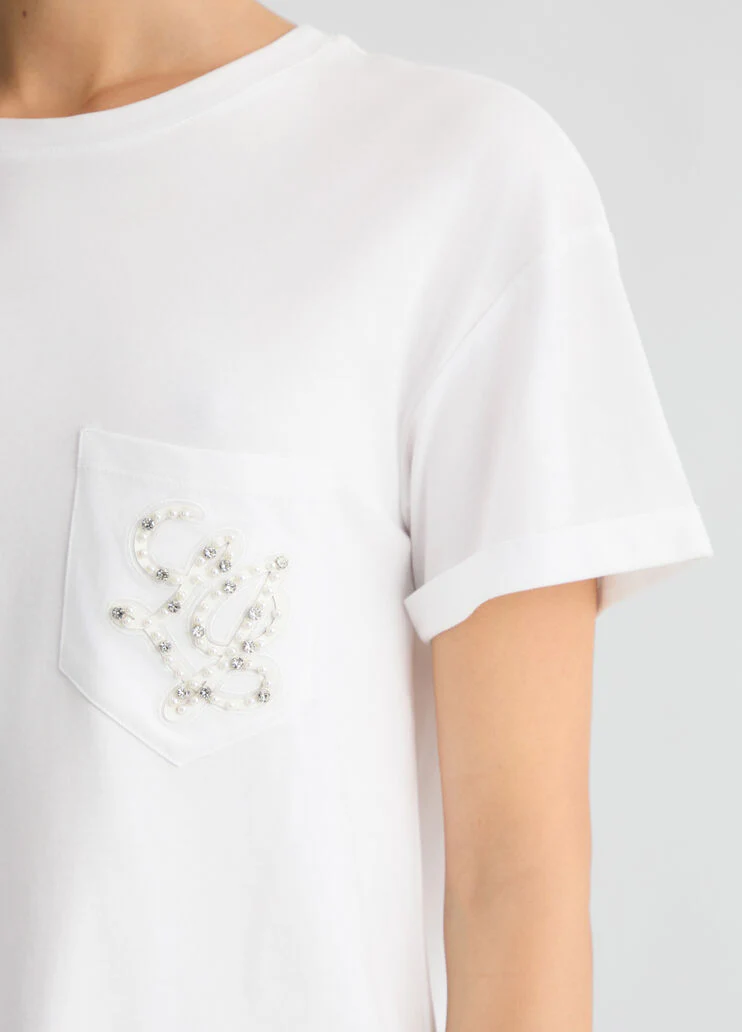 T-shirt with small pocket