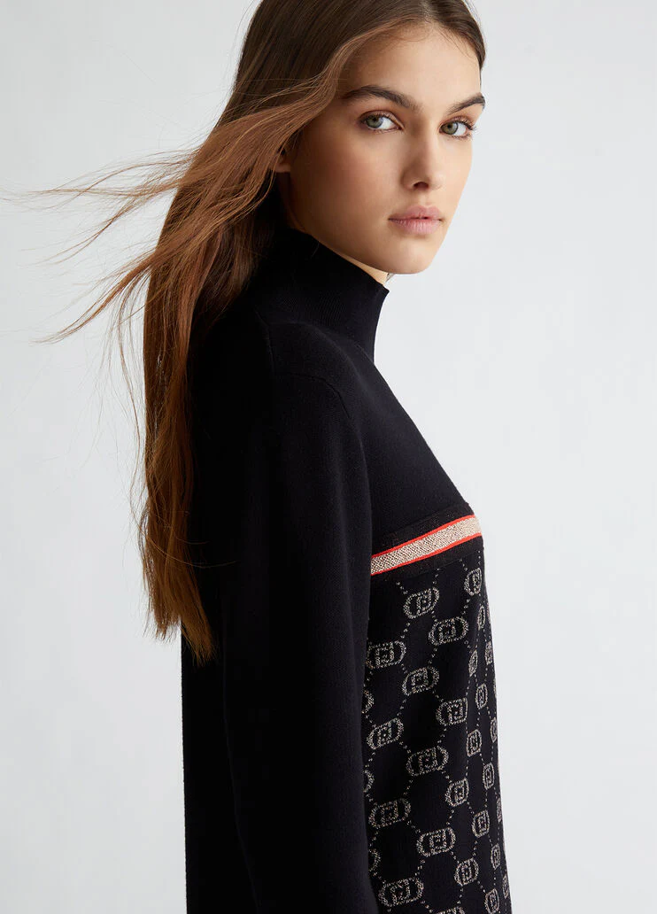 Knit dress with logo