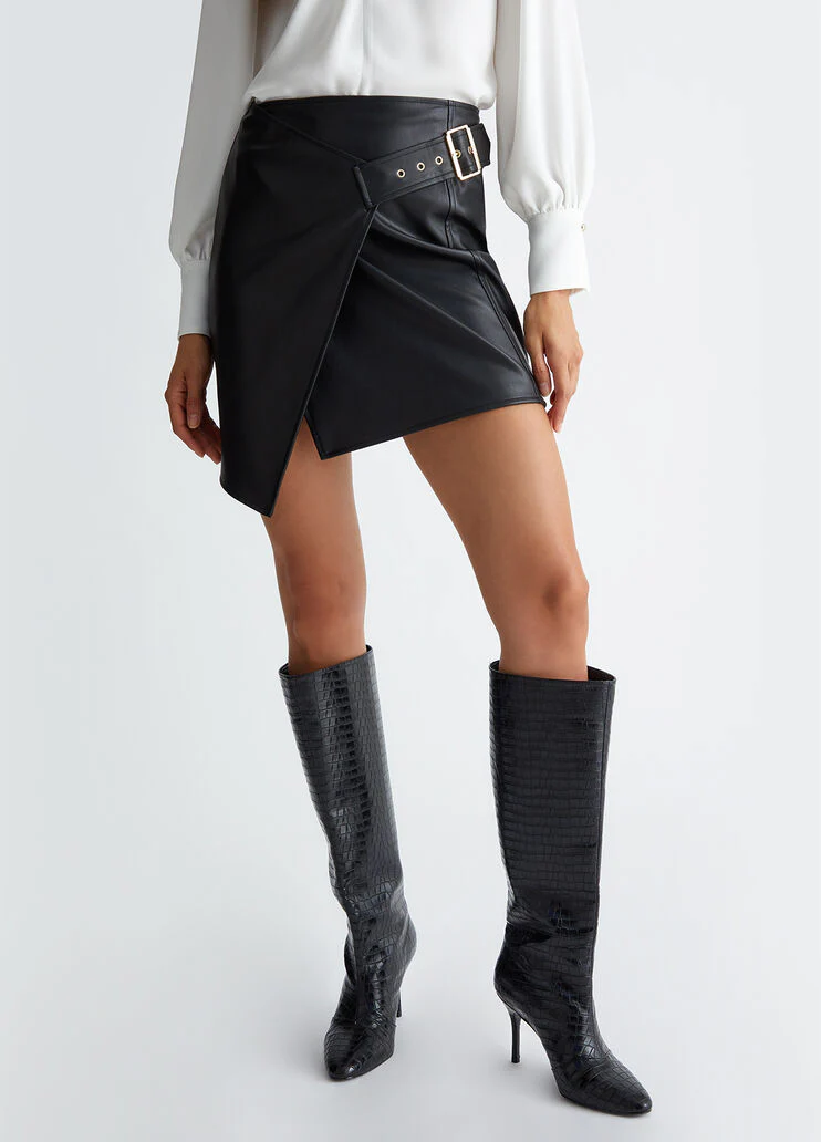 Mini skirt in coated fabric
