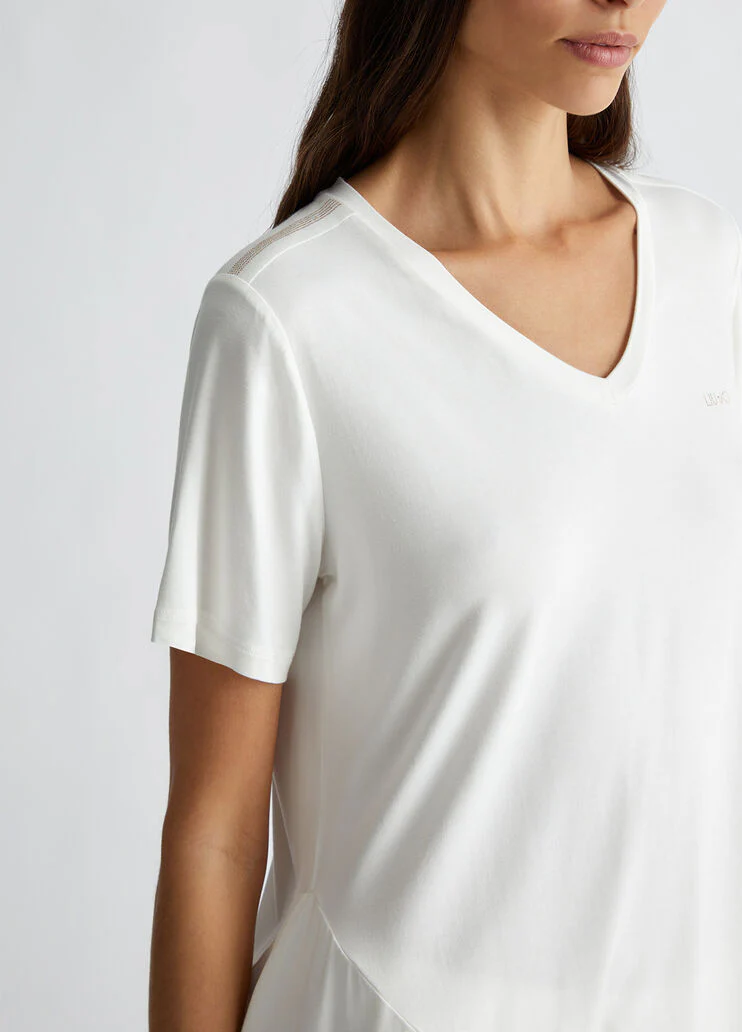V-neck T-shirt