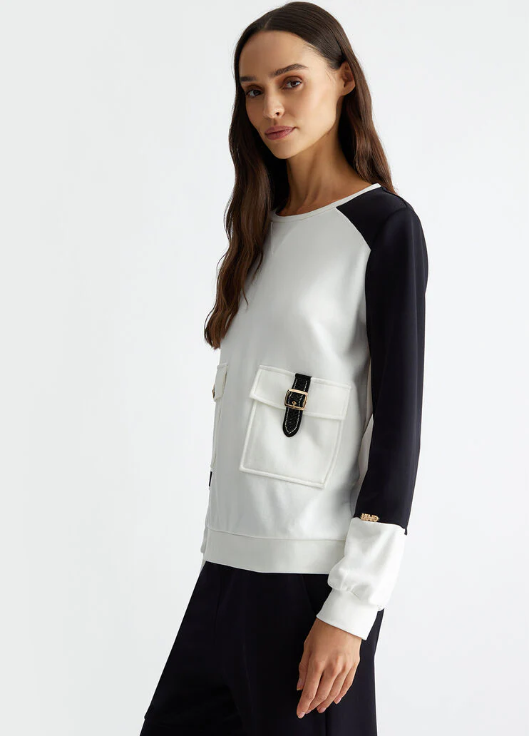 Sweatshirt with pockets