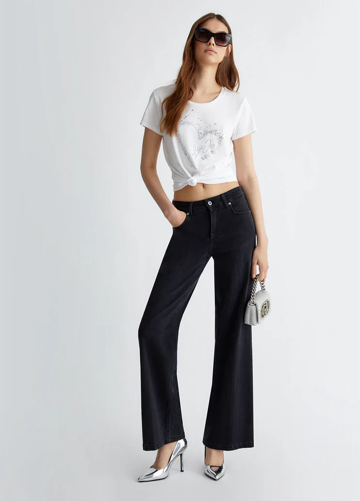 T-shirt with heart and gemstones