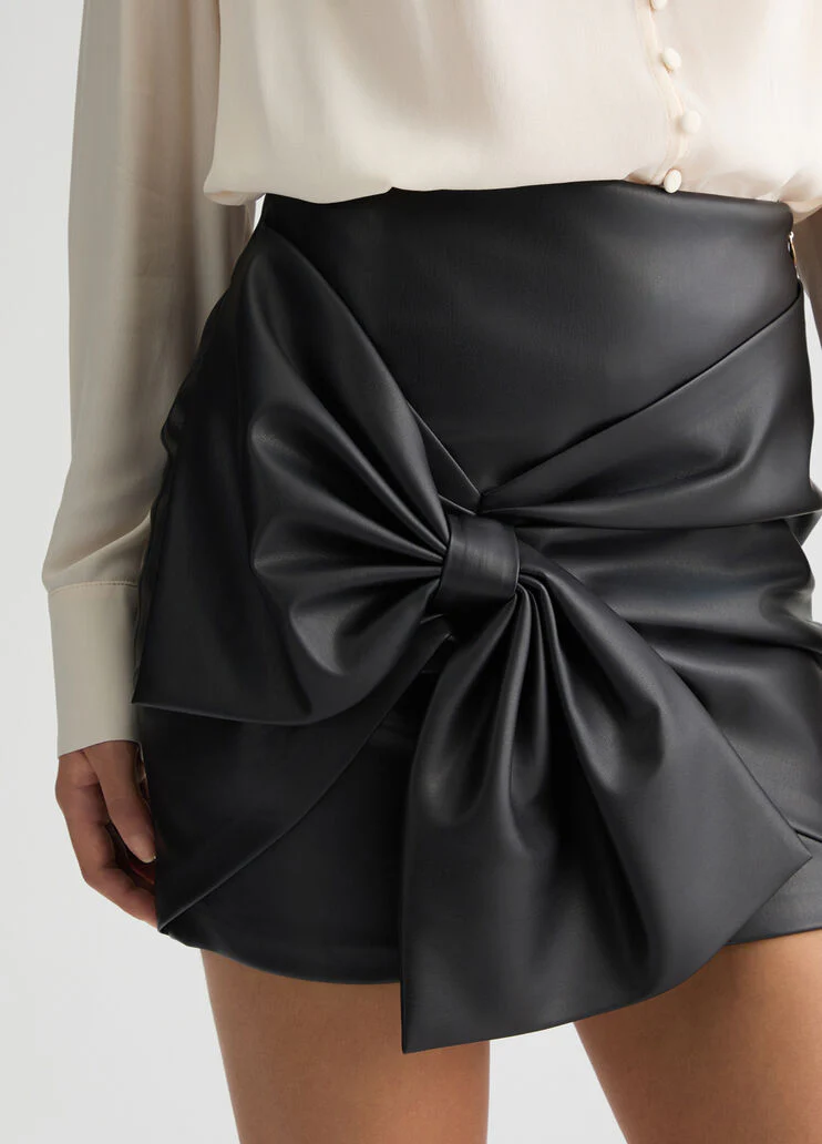 Black mini skirt with bow