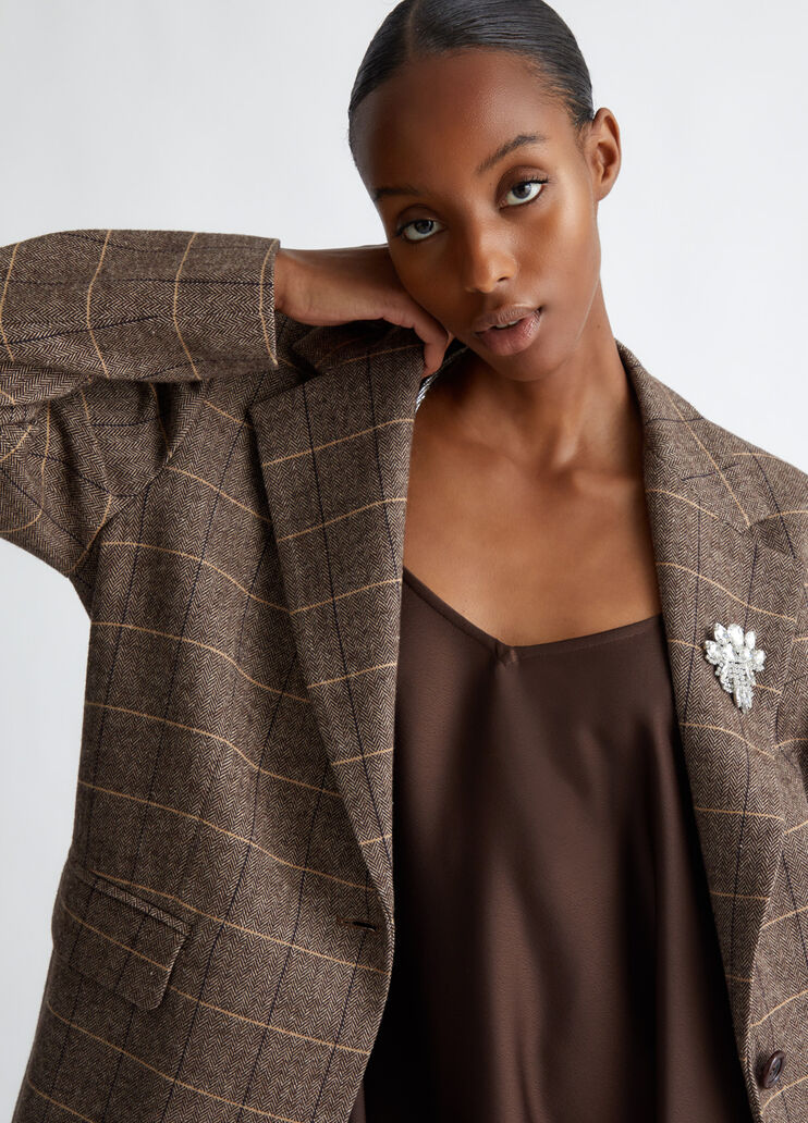 Suit blazer with brooch