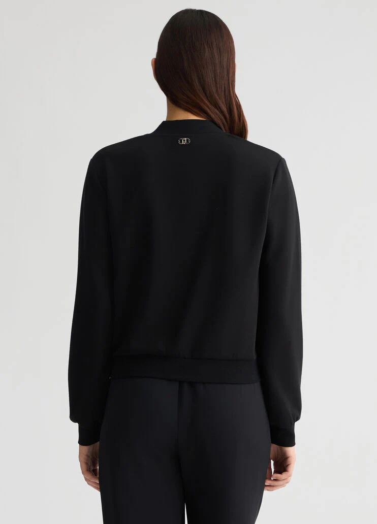 Sweatshirt with buttons