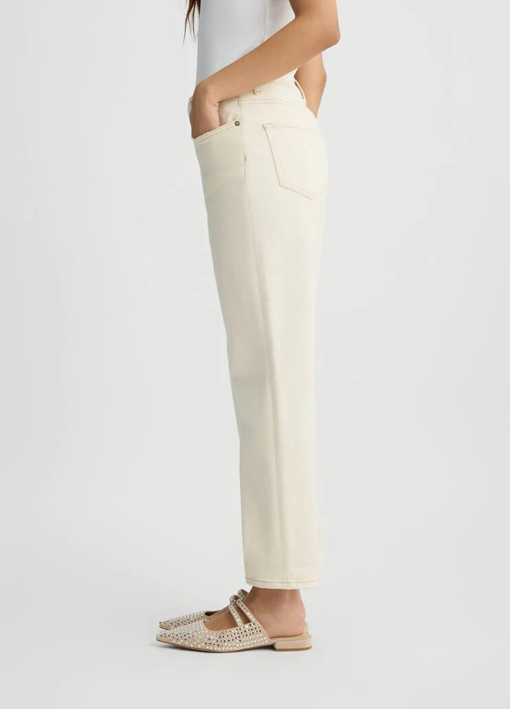 Low-rise boyfriend jeans