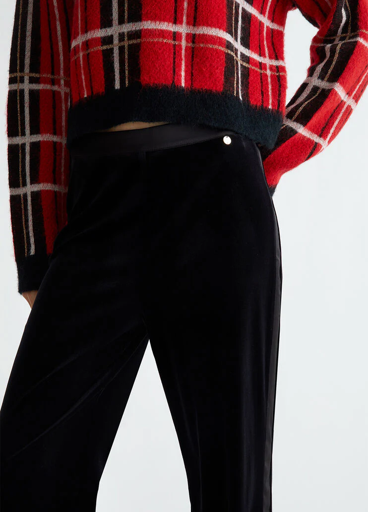 Elegant velvet trousers