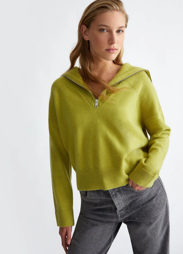 Wool sweater with zip