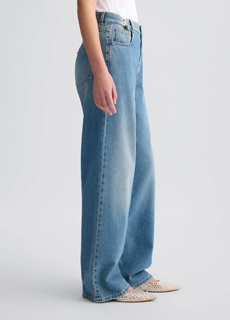High-rise baggy jeans
