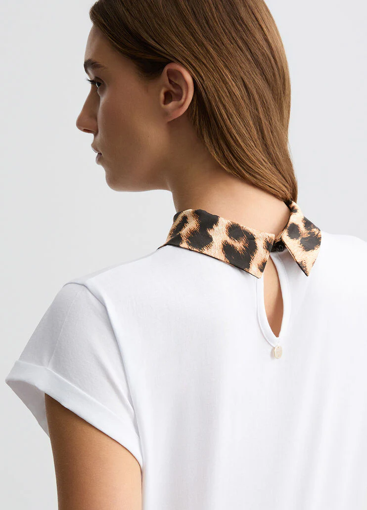 White T-shirt with bejewelled embellishment