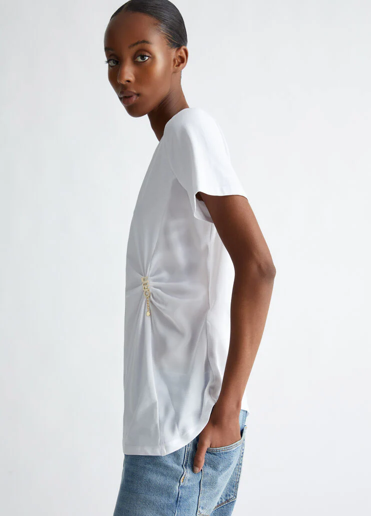 T-shirt with gathering