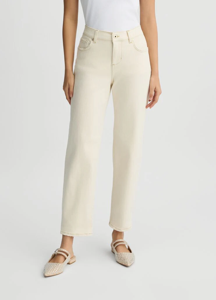 Low-rise boyfriend jeans