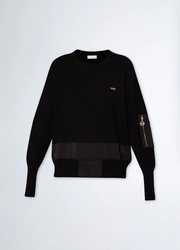Crew-neck sweater with pocket