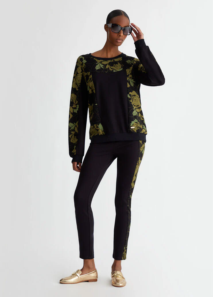 Sweatshirt with floral print