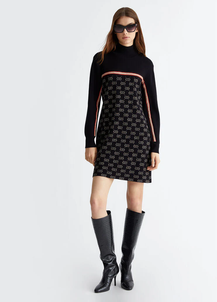 Knit dress with logo