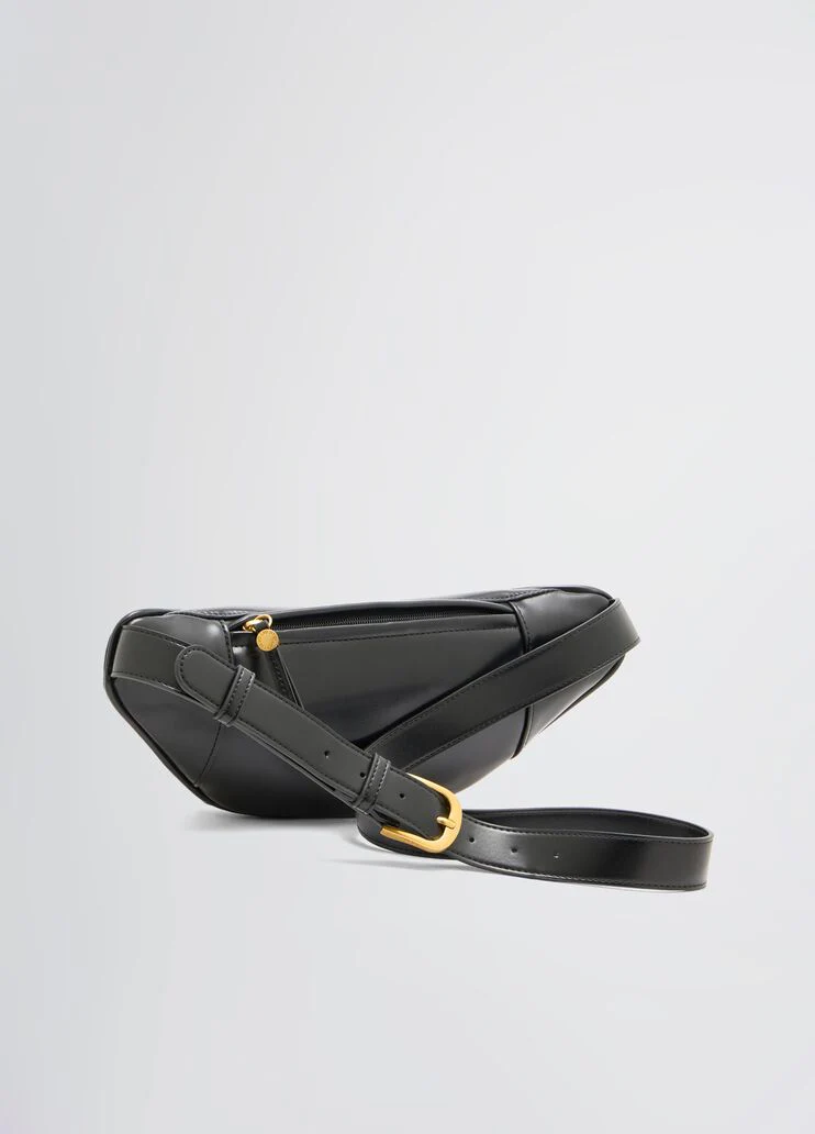 Drummed pouch bag with logo