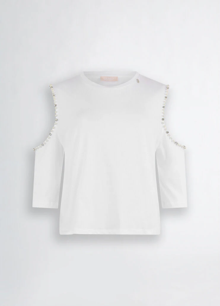T-shirt with pearls and rhinestones