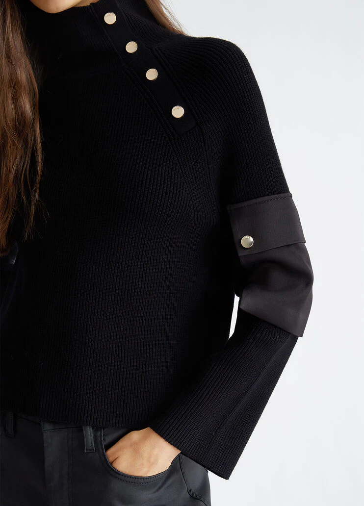 Sweater with buttons and pocket