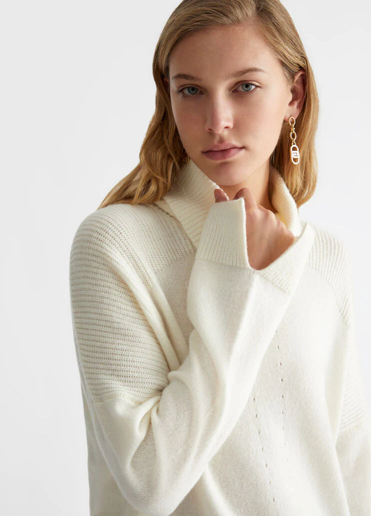 Woollen turtleneck