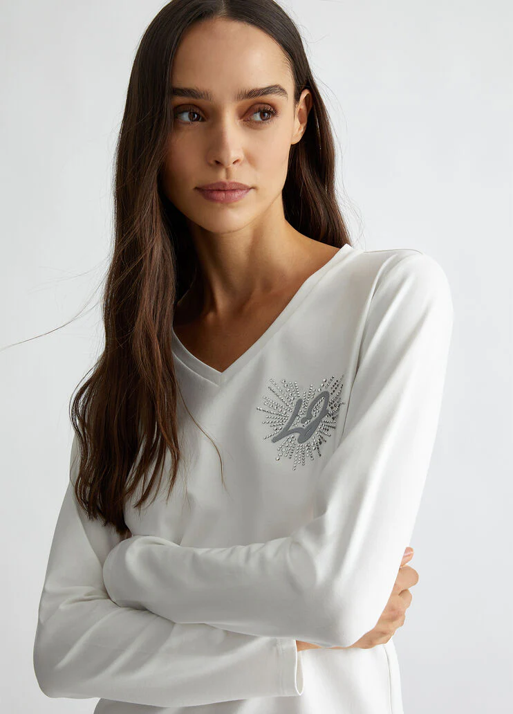 T-shirt with heart and gemstones