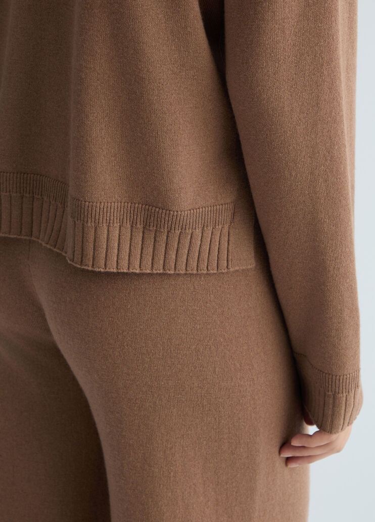 Brown cashmere and wool jumper