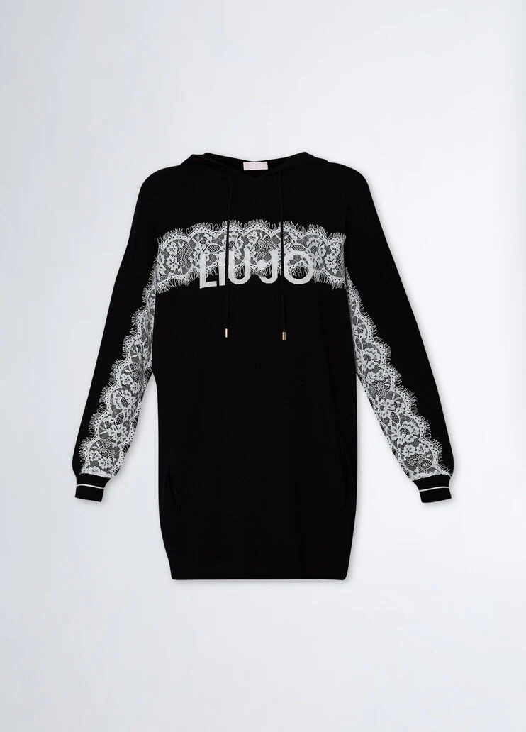 Hooded sweater with logo