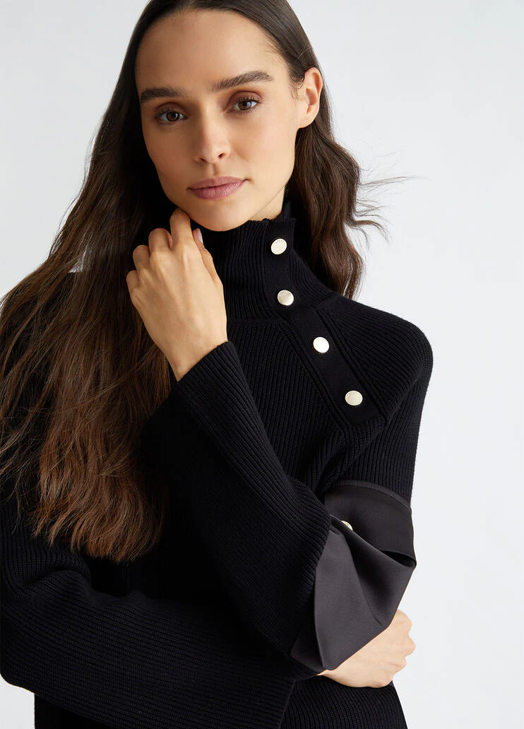 Sweater with buttons and pocket