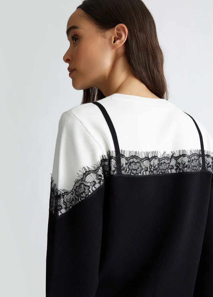 Jumper with lace