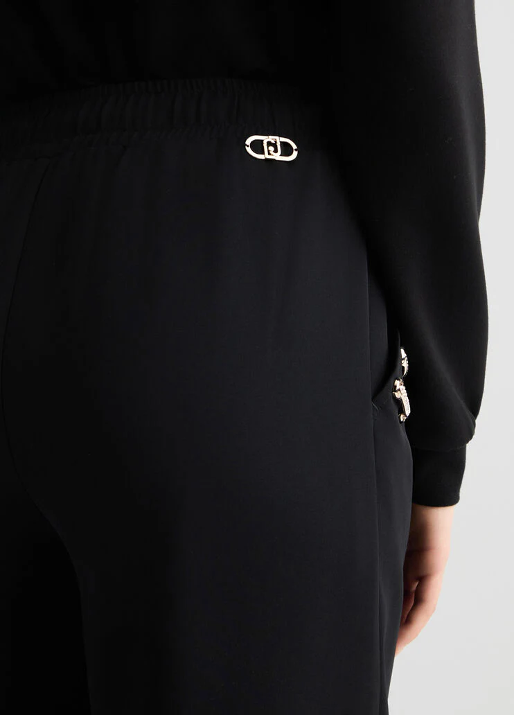 Croppedgging trousers