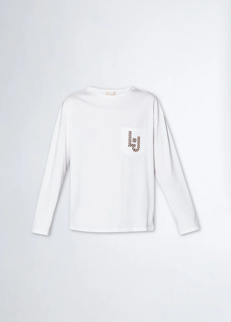 T-shirt with small pocket