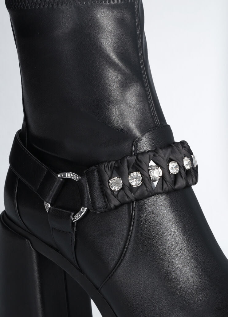 Ankle boots with wide heel