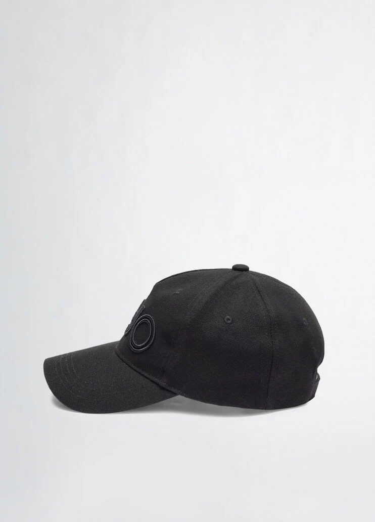 Black baseball cap