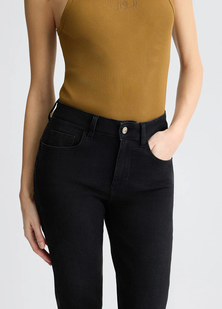 Black skinny jeans with rhinestones