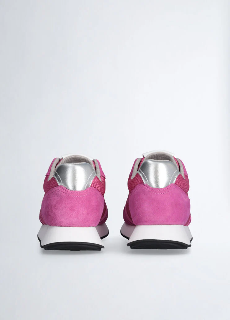 Sneakers in suede and brighty mesh