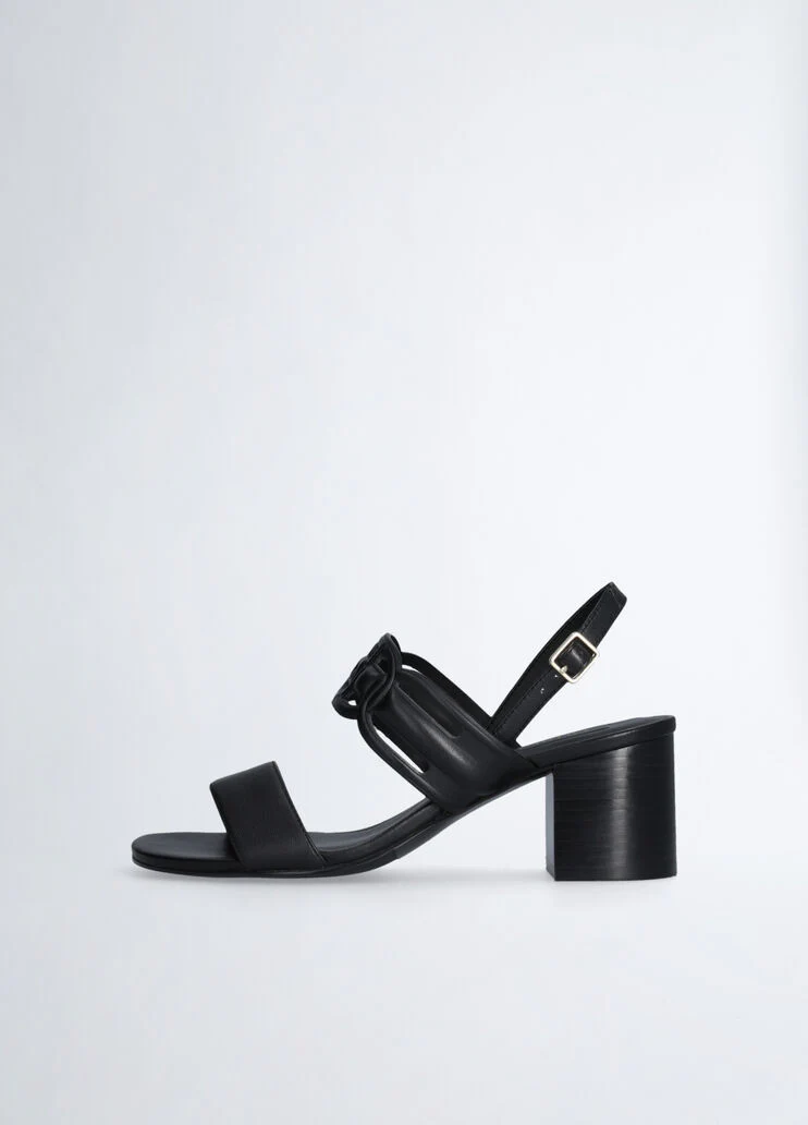Leather sandals with wide heel