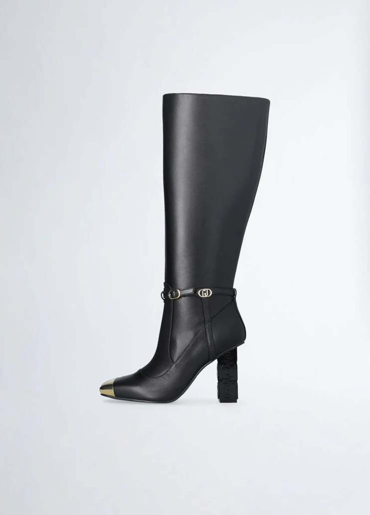 Black boots with branded heel