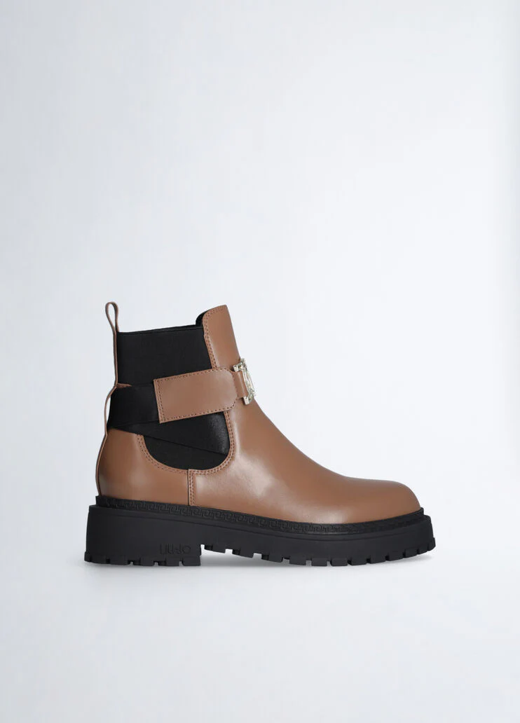 Brown ankle boots with maxi-logo