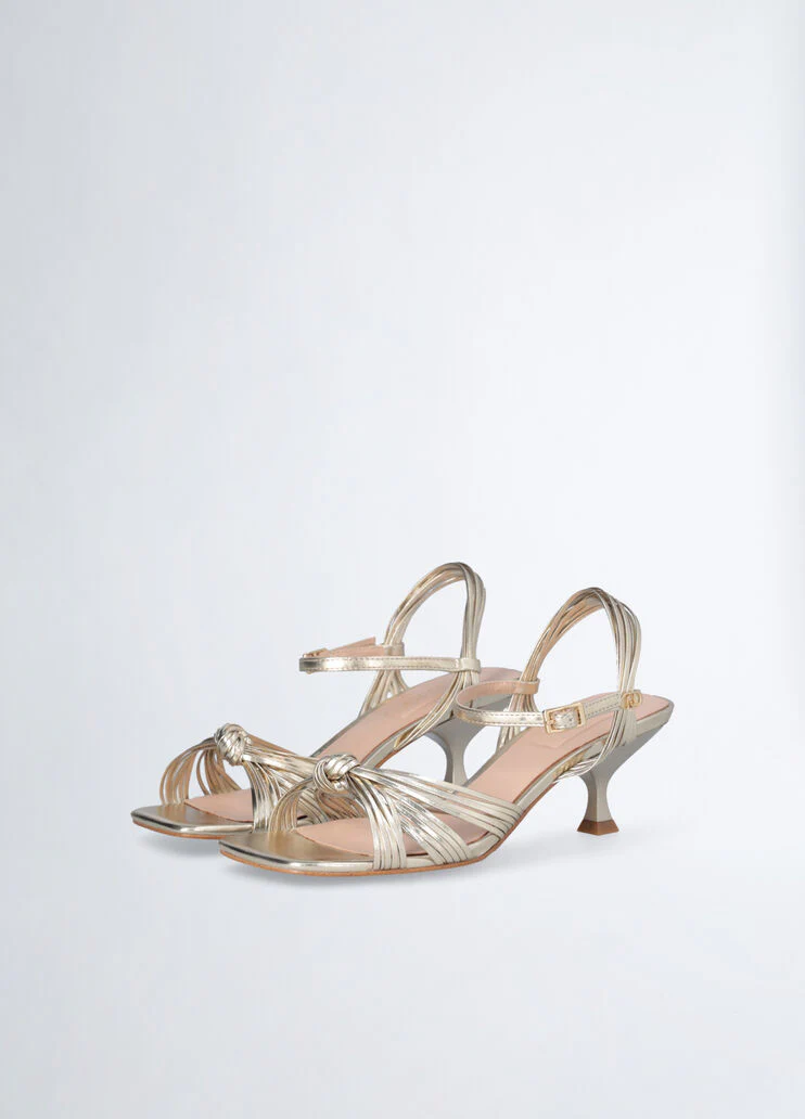 Sandals with low heel