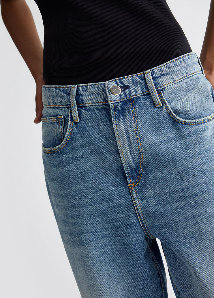 Cropped boyfriend jeans