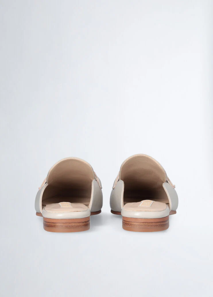 Leather slippers with logo