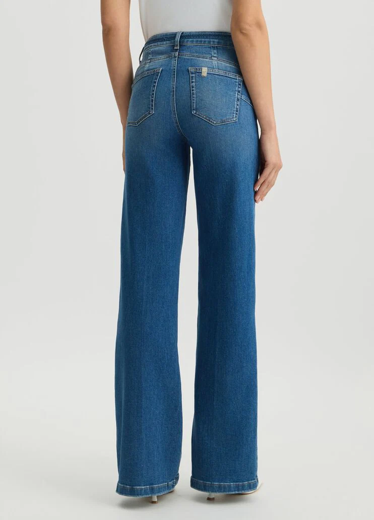 Flared jeans with belt