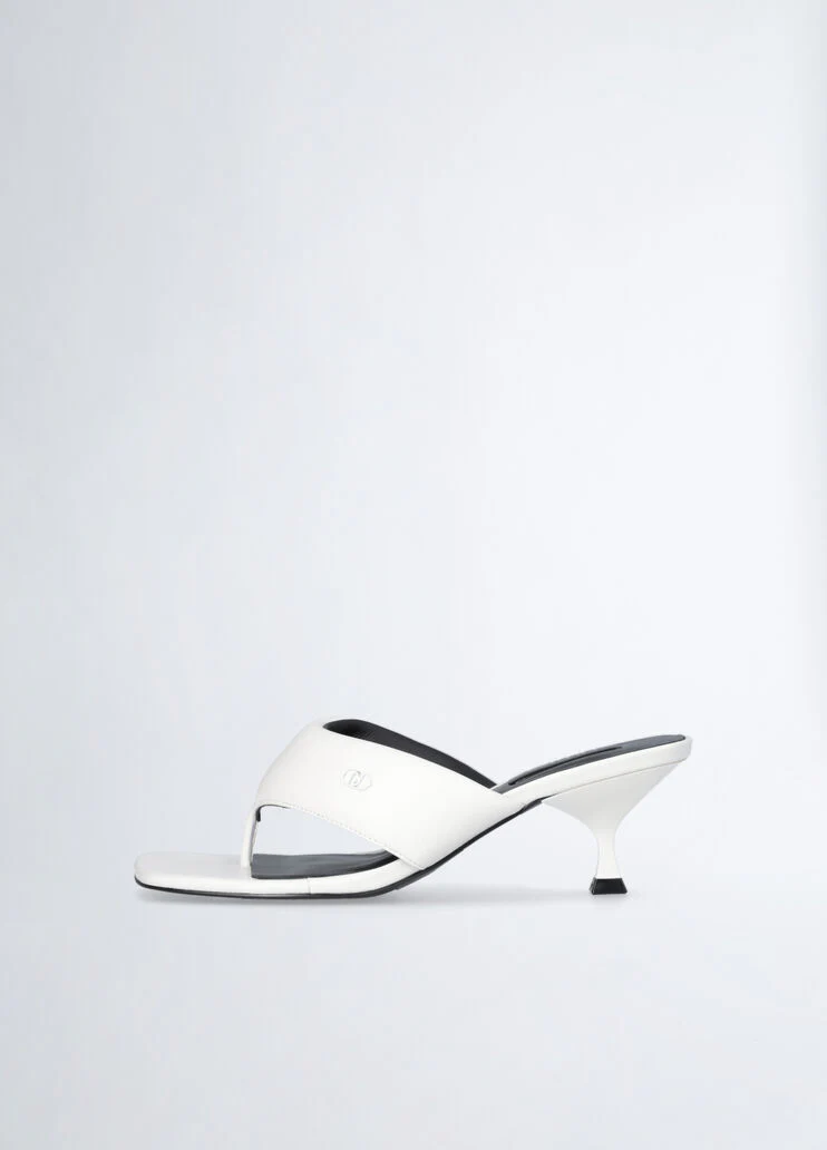 Thong sandals with heel